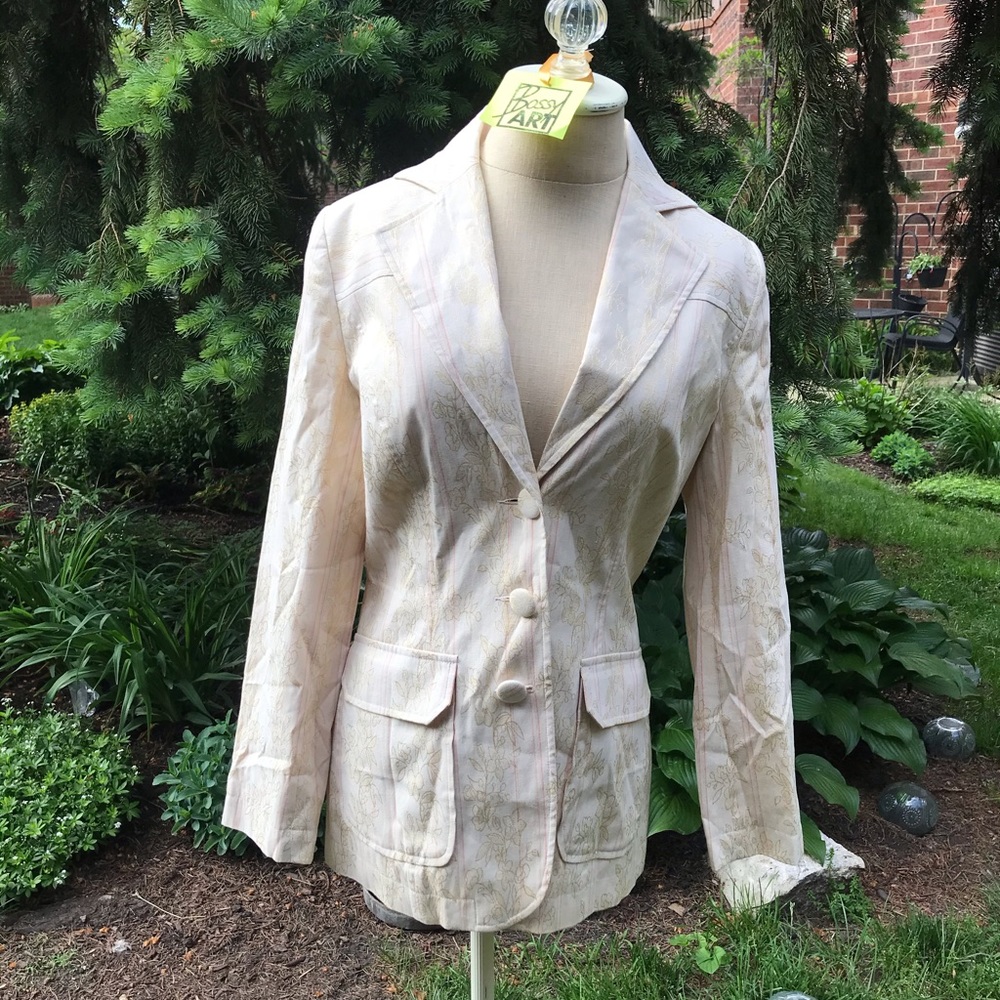 Women’s cream blazer